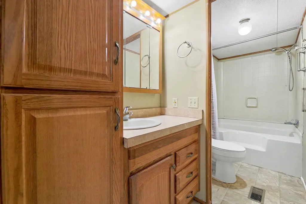 325 S Wichita Benton KS 67017