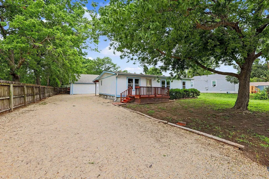 325 S Wichita Benton KS 67017