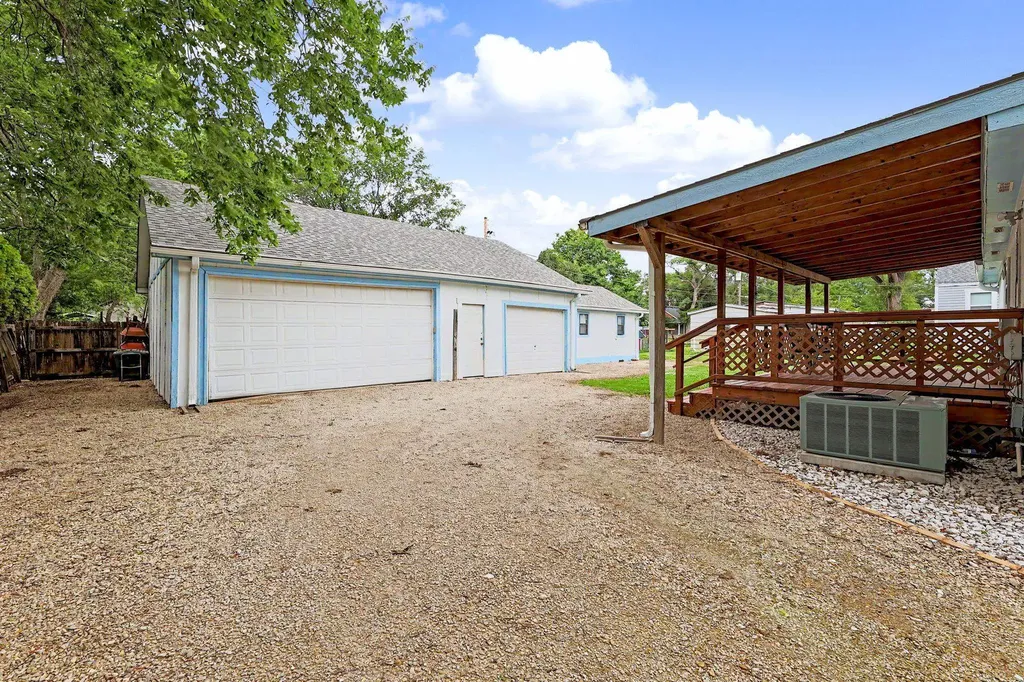 325 S Wichita Benton KS 67017