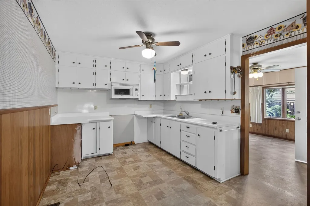 1034 S Vine Street Wichita KS 67213