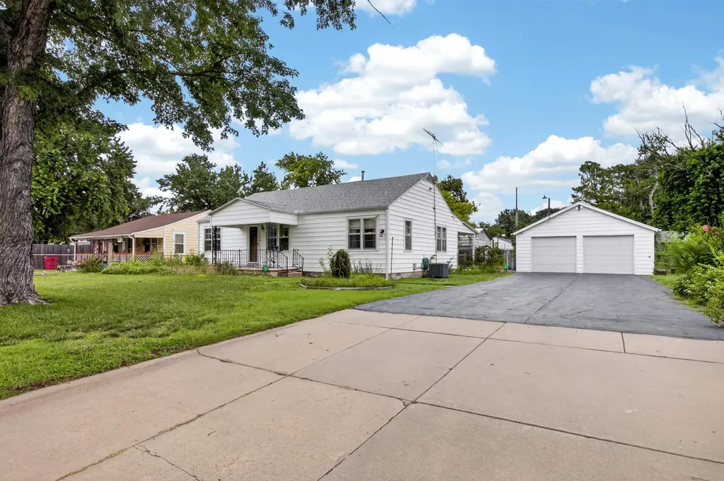 1034 S Vine Street Wichita KS 67213