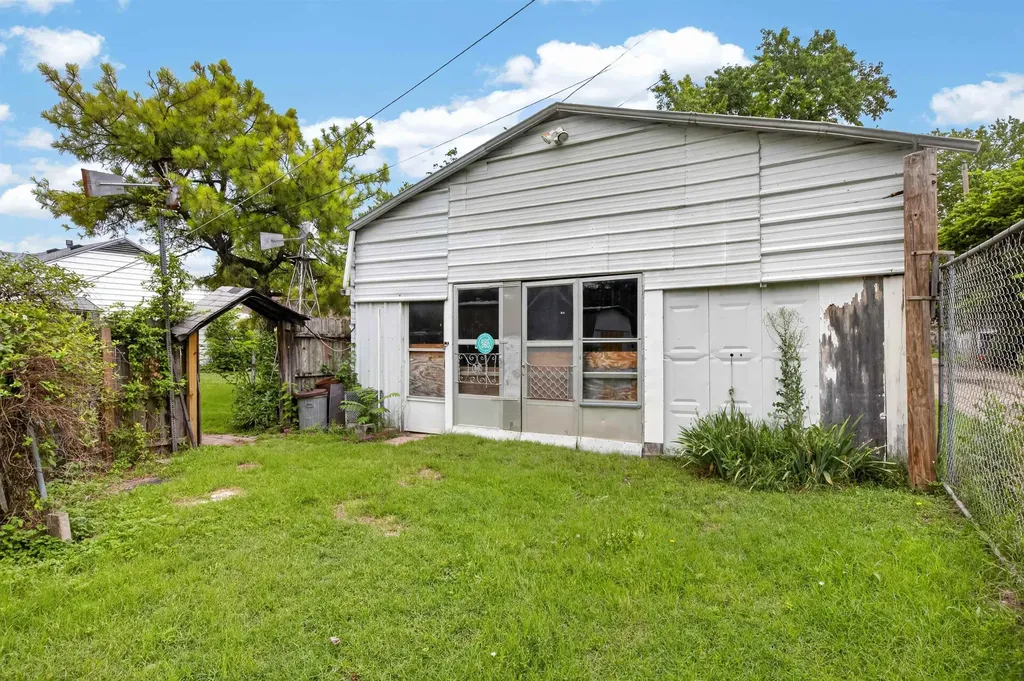 1034 S Vine Street Wichita KS 67213