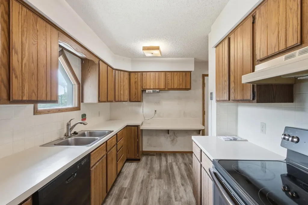 406 N Shefford Wichita KS 67212