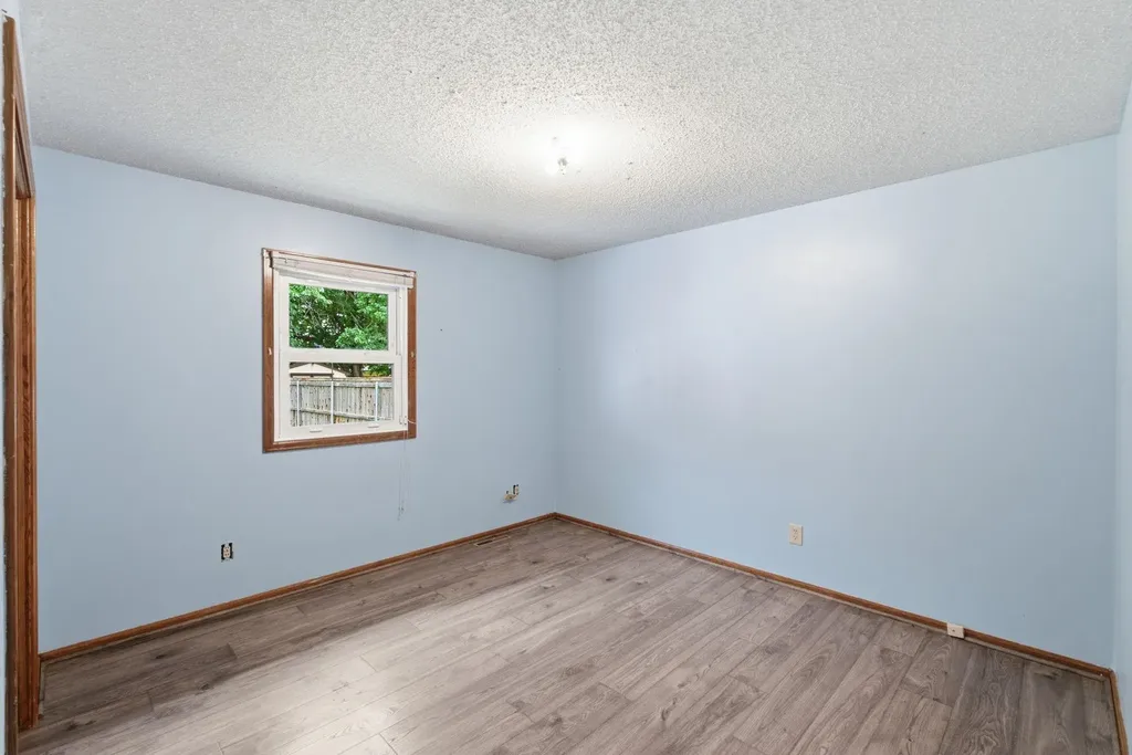 406 N Shefford Wichita KS 67212