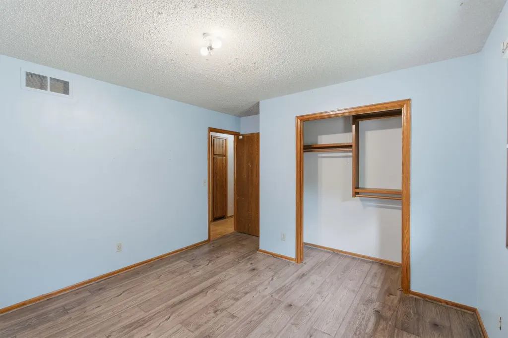 406 N Shefford Wichita KS 67212