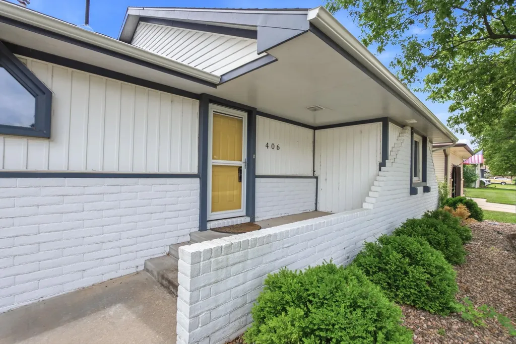 406 N Shefford Wichita KS 67212