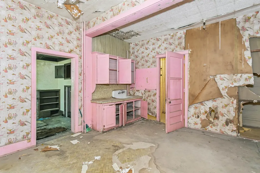 619 N Santa Fe Augusta KS 67010-0000