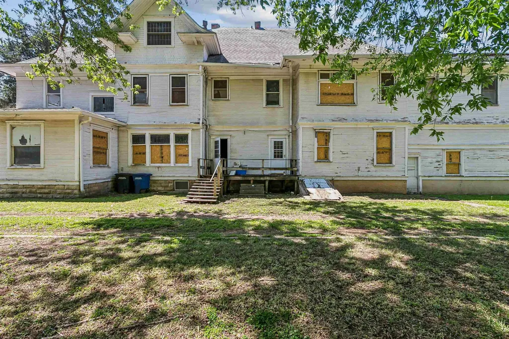 619 N Santa Fe Augusta KS 67010-0000