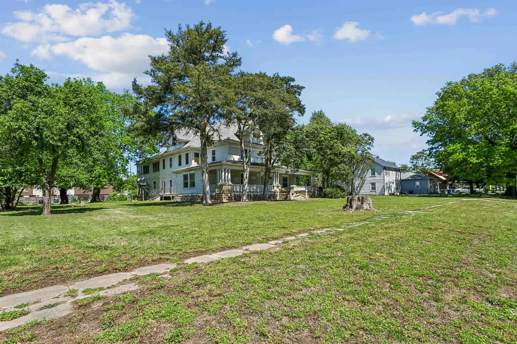 619 N Santa Fe Augusta KS 67010-0000