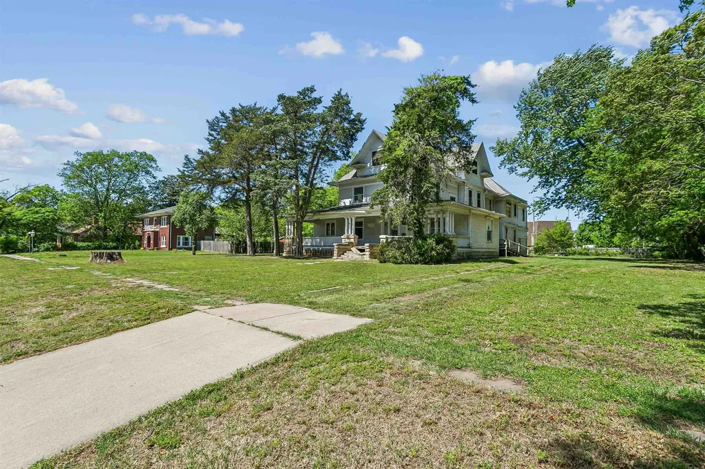 619 N Santa Fe Augusta KS 67010-0000