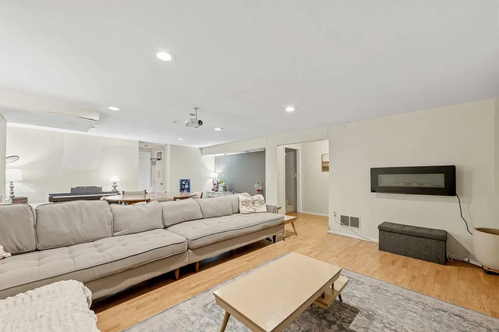 1153 S Burrus Wichita KS 67207