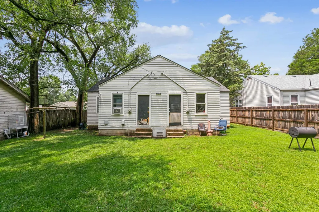1108-1110 N Ada Augusta KS 67010-0000