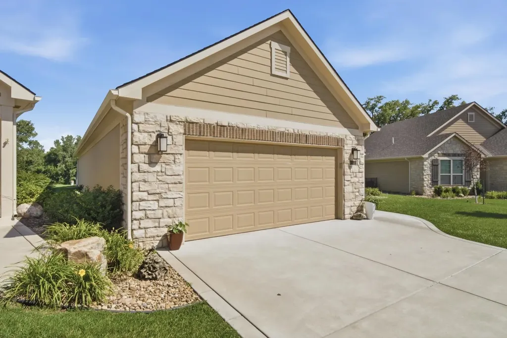 1013 E Waters Edge Street Derby KS 67037