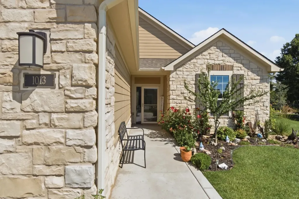 1013 E Waters Edge Street Derby KS 67037