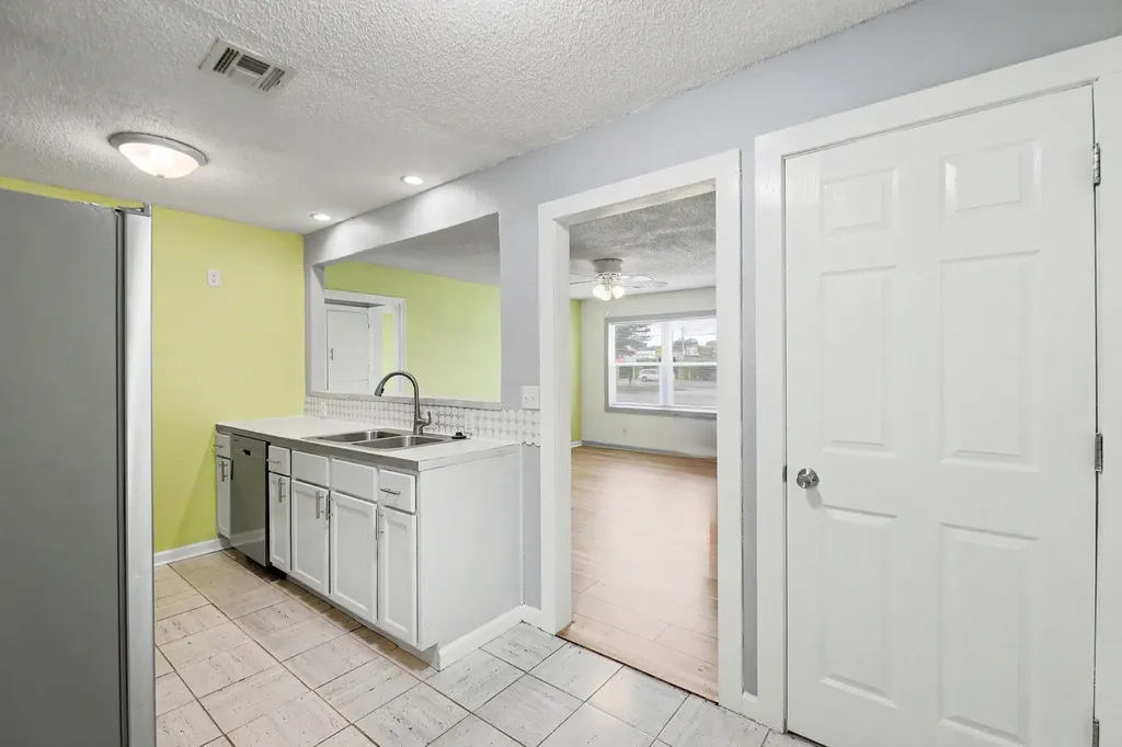 2154 S Seneca Street Wichita KS 67213