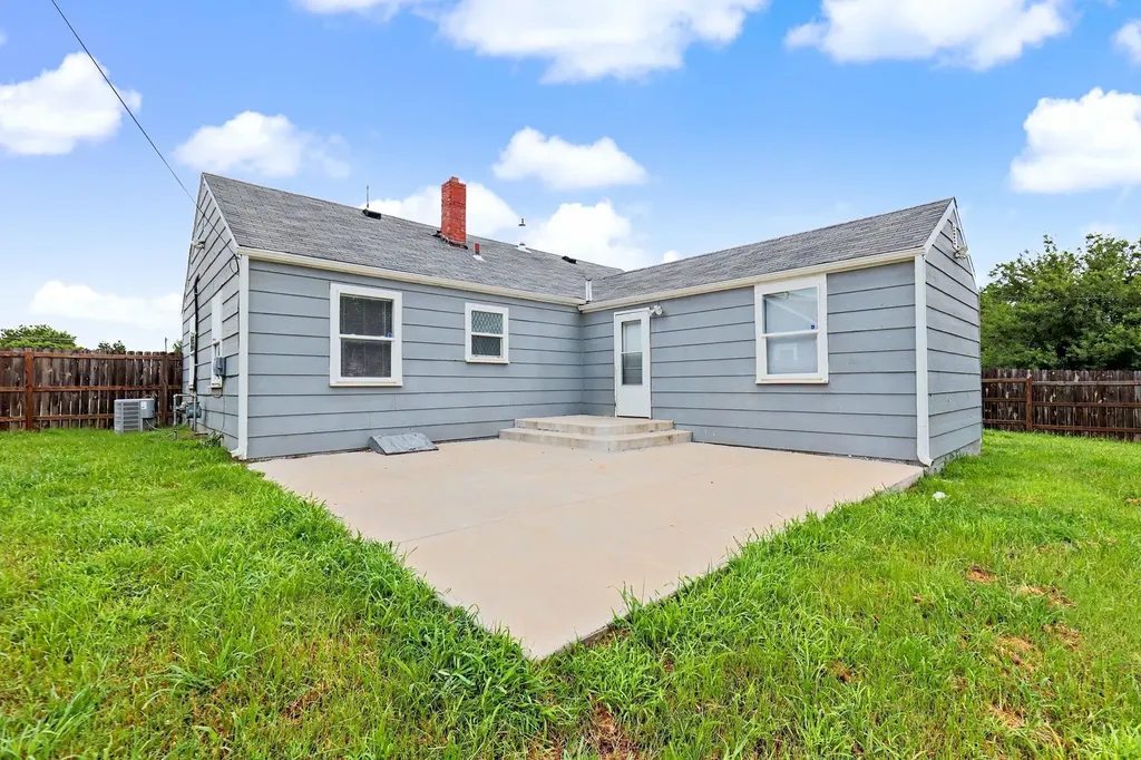 2154 S Seneca Street Wichita KS 67213