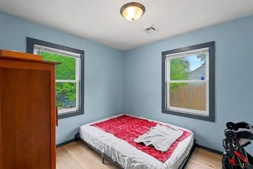 2200 S Seneca Wichita KS 67213