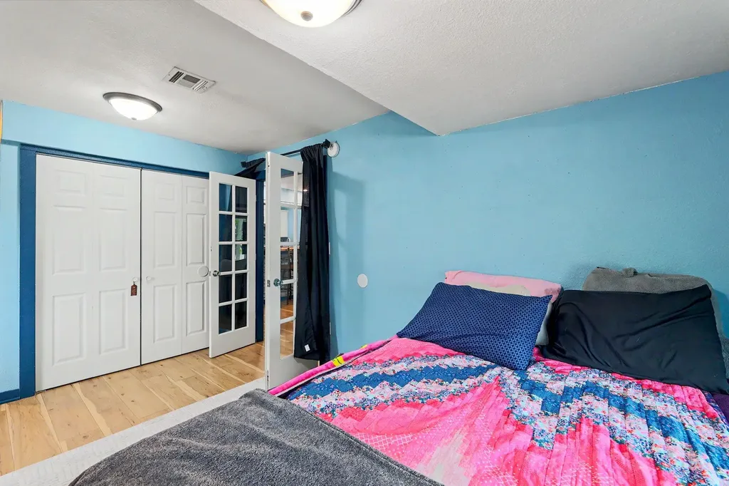2200 S Seneca Wichita KS 67213