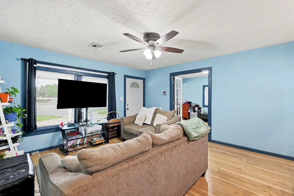 2200 S Seneca Wichita KS 67213