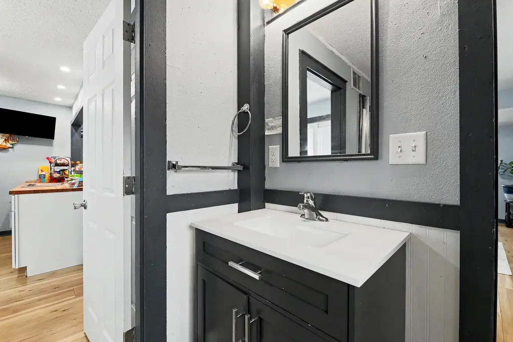 2200 S Seneca Wichita KS 67213