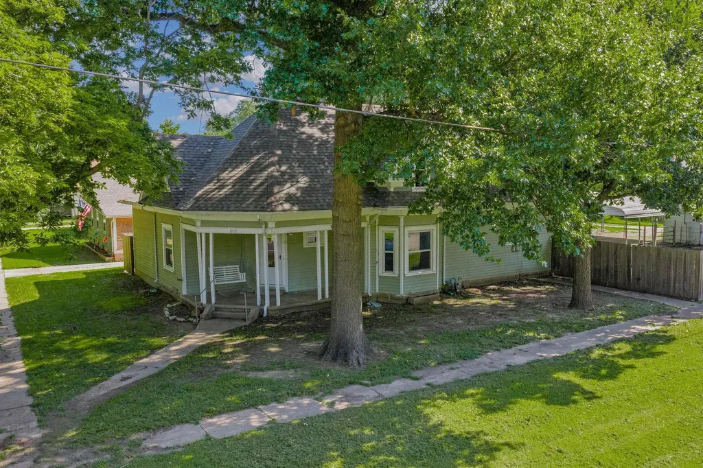 802 N Linden Street Belle Plaine KS 67013