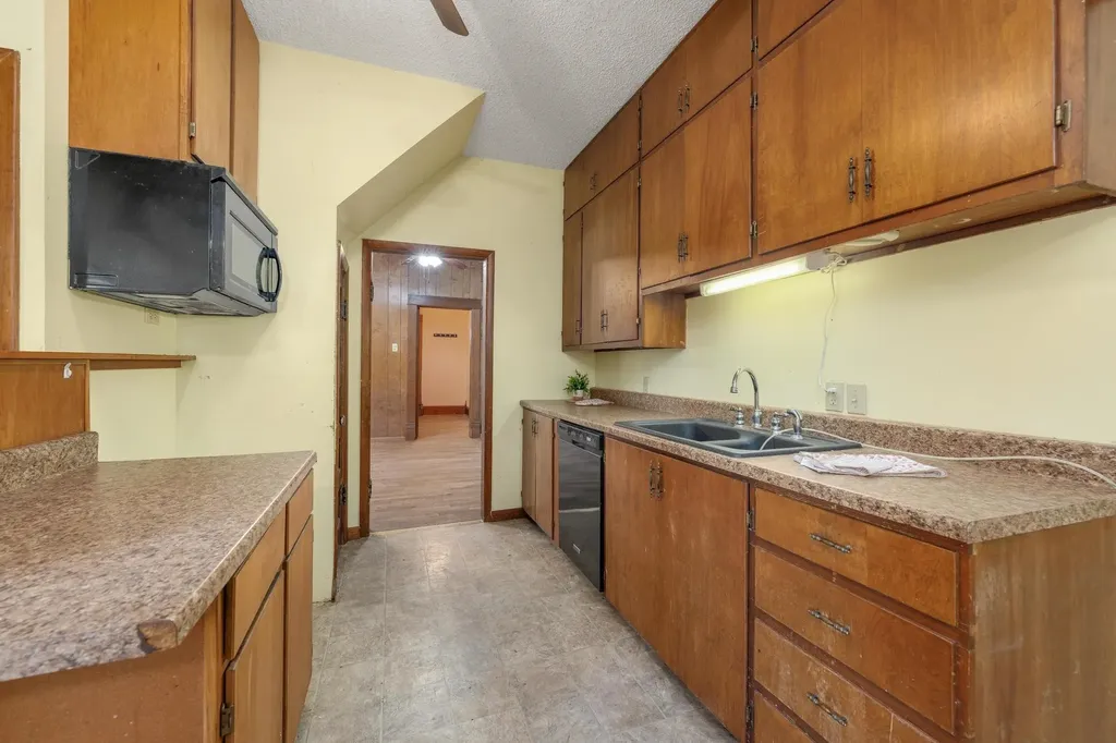 802 N Linden Street Belle Plaine KS 67013