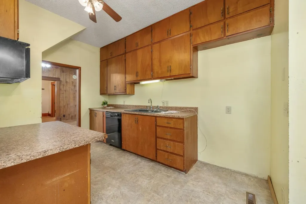 802 N Linden Street Belle Plaine KS 67013