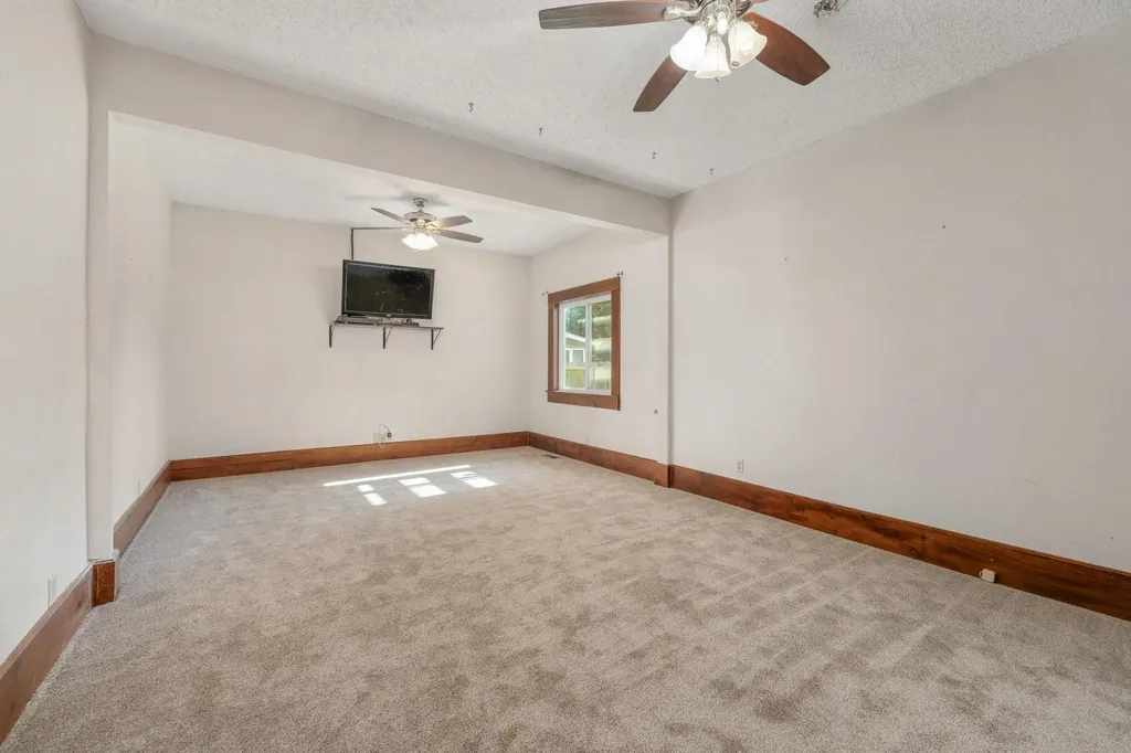 802 N Linden Street Belle Plaine KS 67013