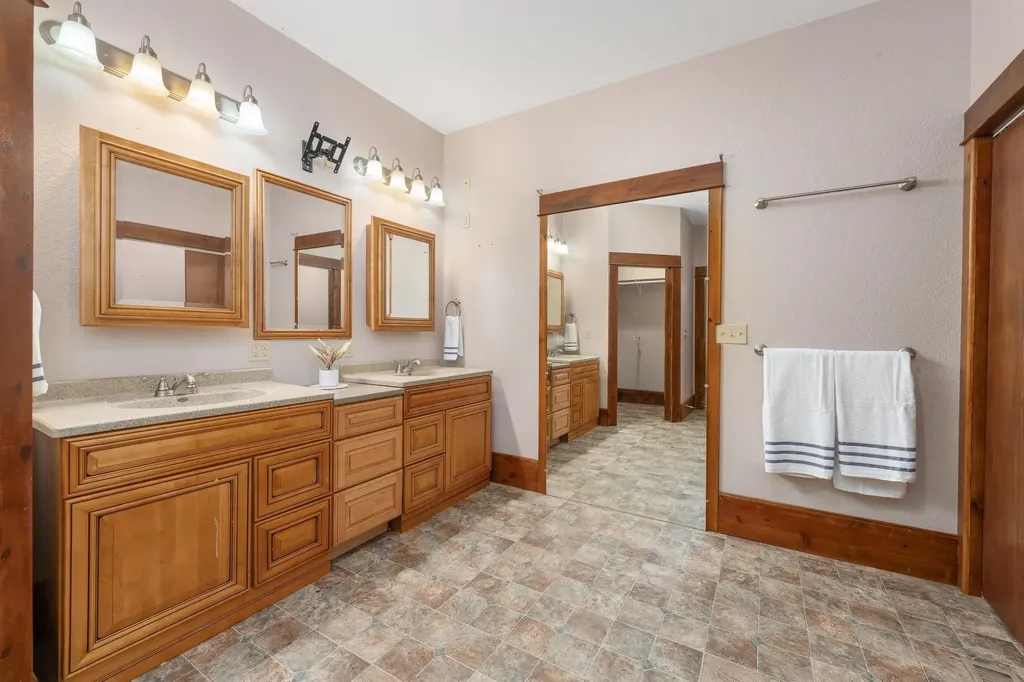 802 N Linden Street Belle Plaine KS 67013