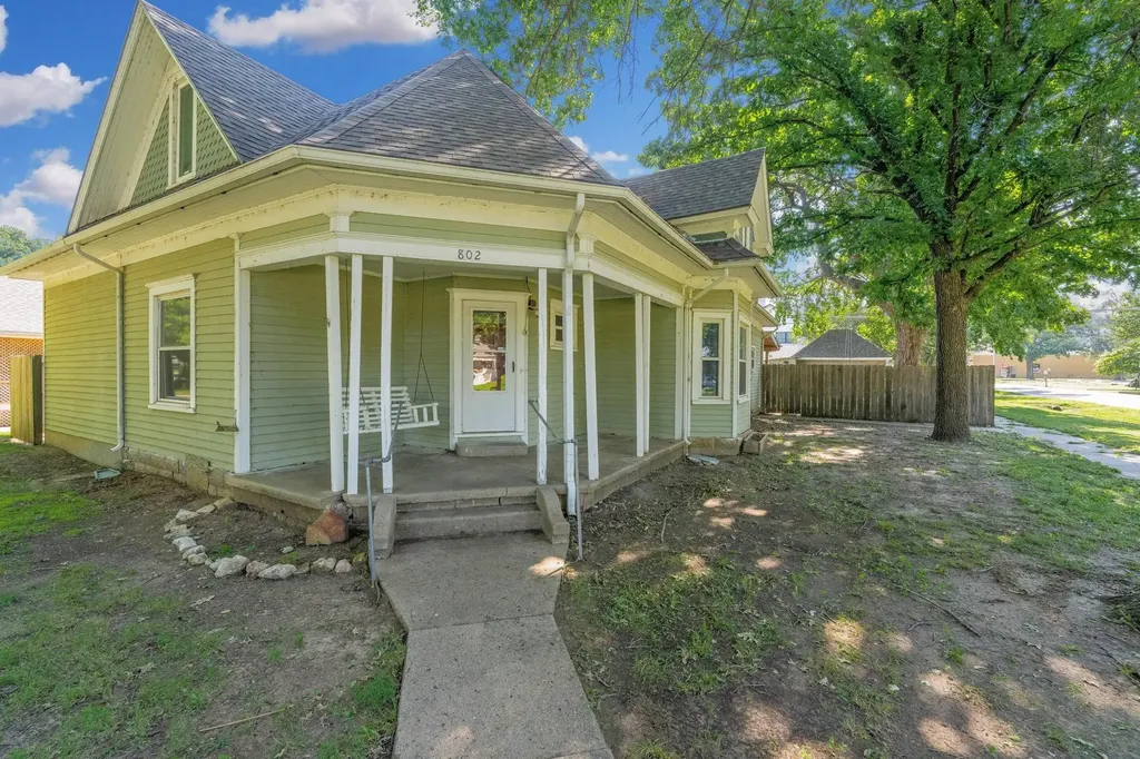 802 N Linden Street Belle Plaine KS 67013