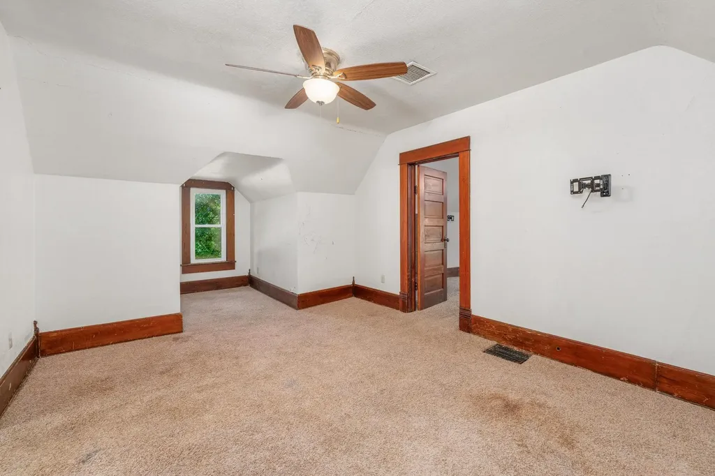 802 N Linden Street Belle Plaine KS 67013