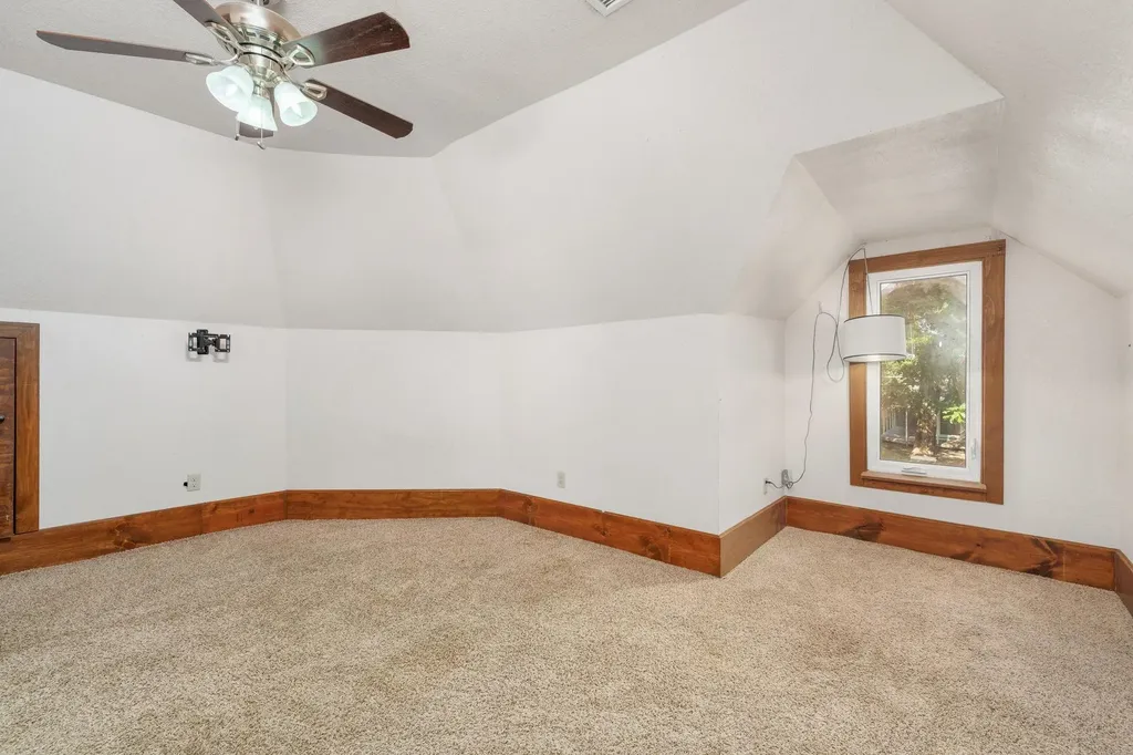 802 N Linden Street Belle Plaine KS 67013