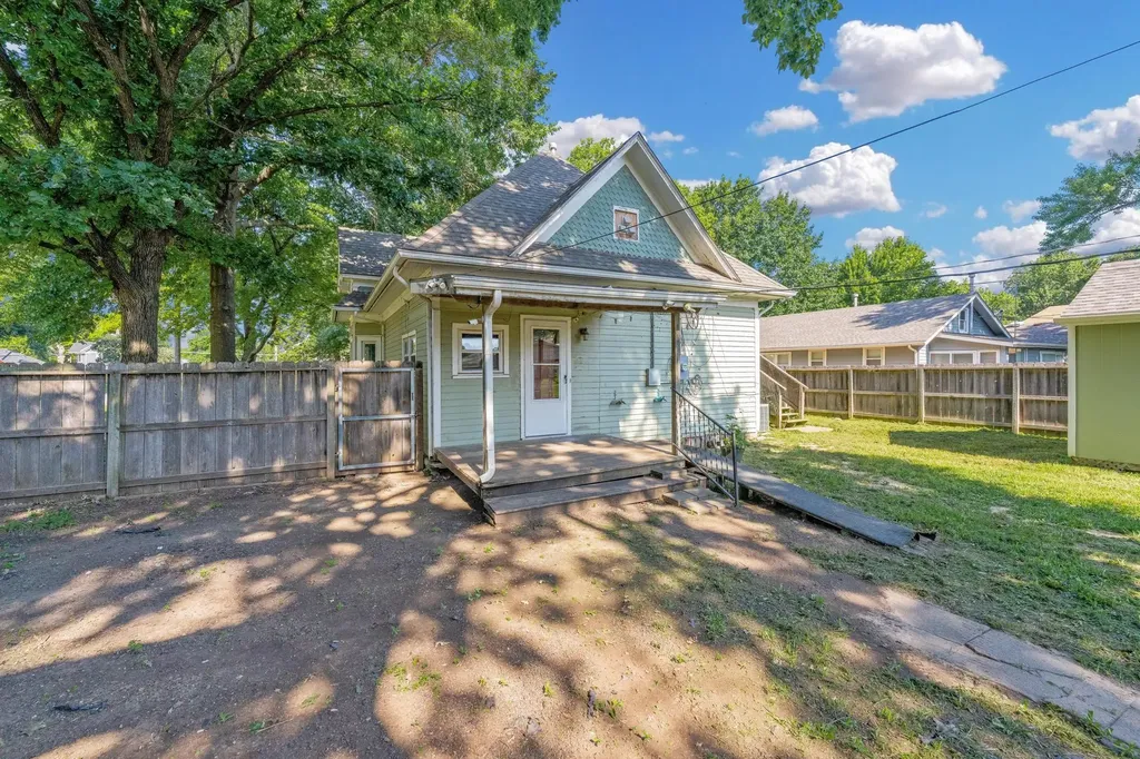 802 N Linden Street Belle Plaine KS 67013