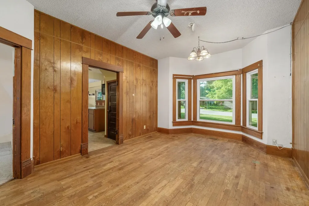 802 N Linden Street Belle Plaine KS 67013