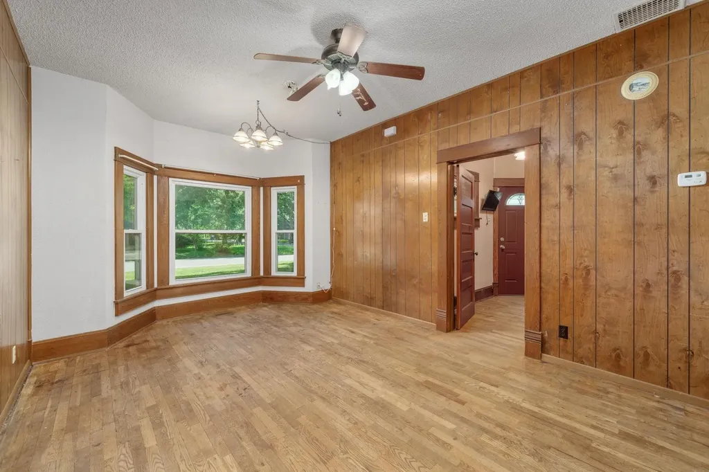 802 N Linden Street Belle Plaine KS 67013