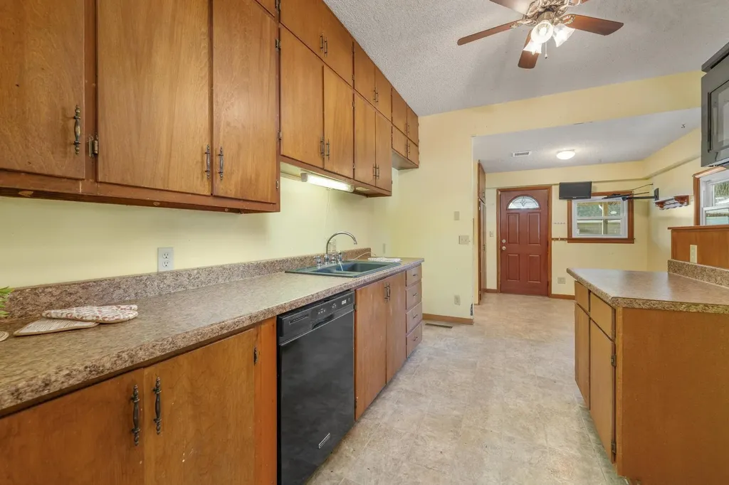 802 N Linden Street Belle Plaine KS 67013