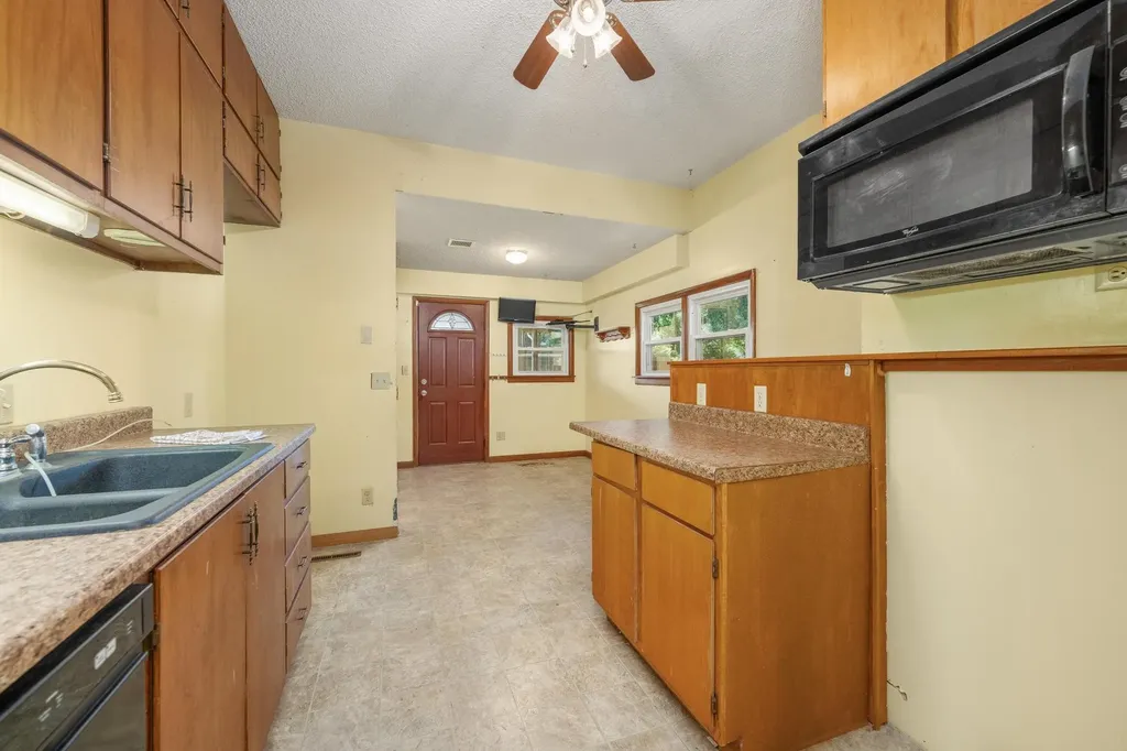 802 N Linden Street Belle Plaine KS 67013