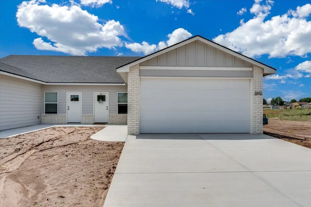 5421 W Rolly Wichita KS 67215