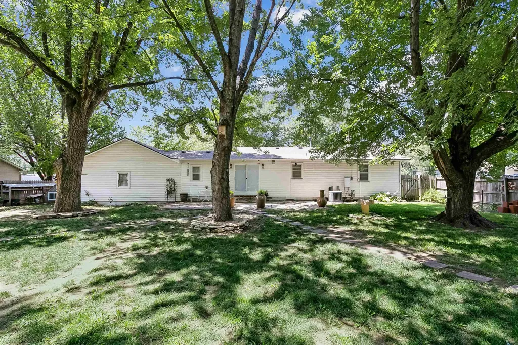 1220 N Money Avenue Augusta KS 67010