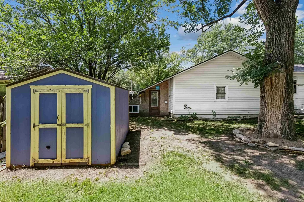 1220 N Money Avenue Augusta KS 67010