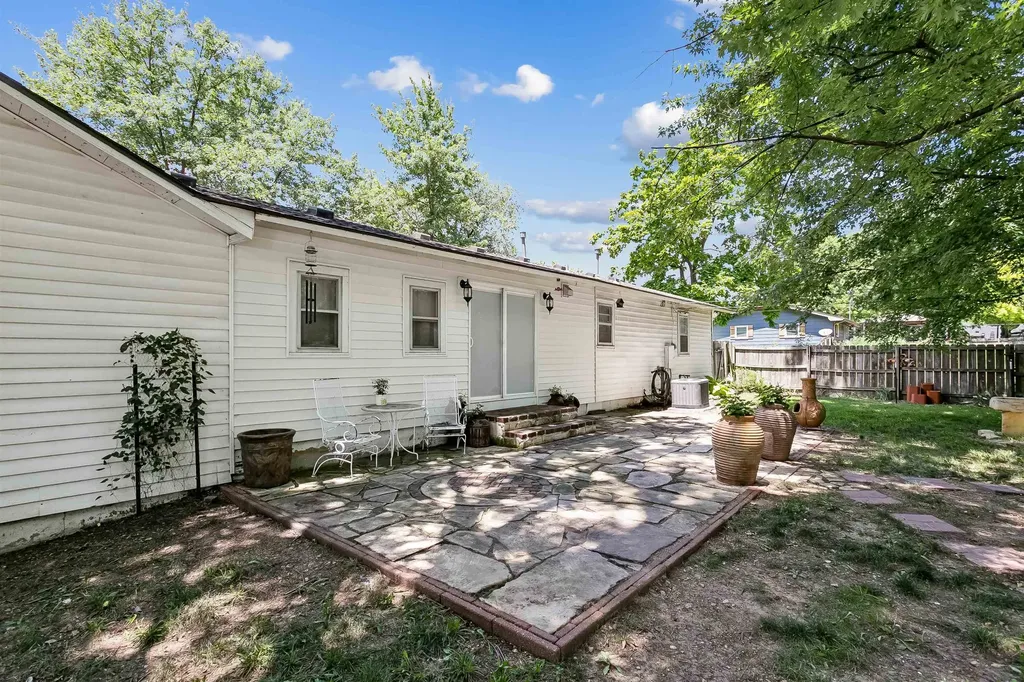1220 N Money Avenue Augusta KS 67010