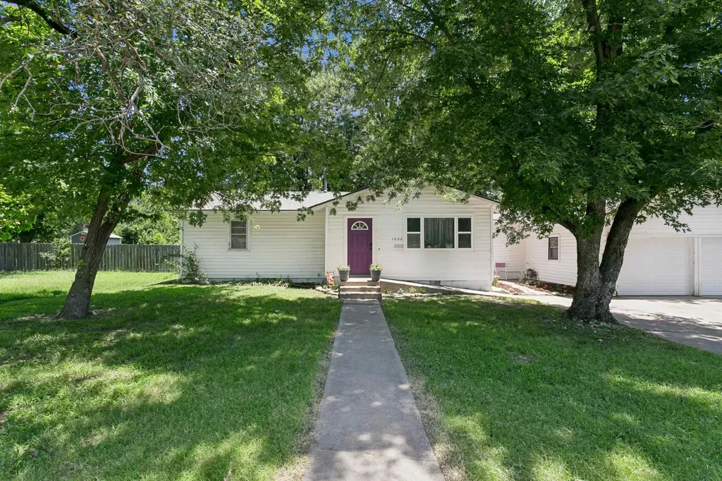 1220 N Money Avenue Augusta KS 67010