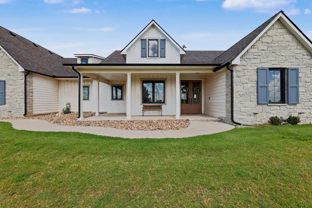 217 N Heritage Road Wellington KS 67152