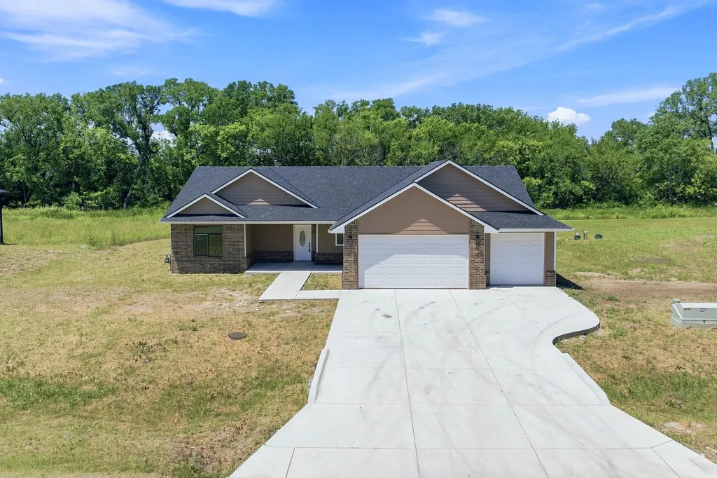 635 S Arbor Valley Way Valley Center KS 67147