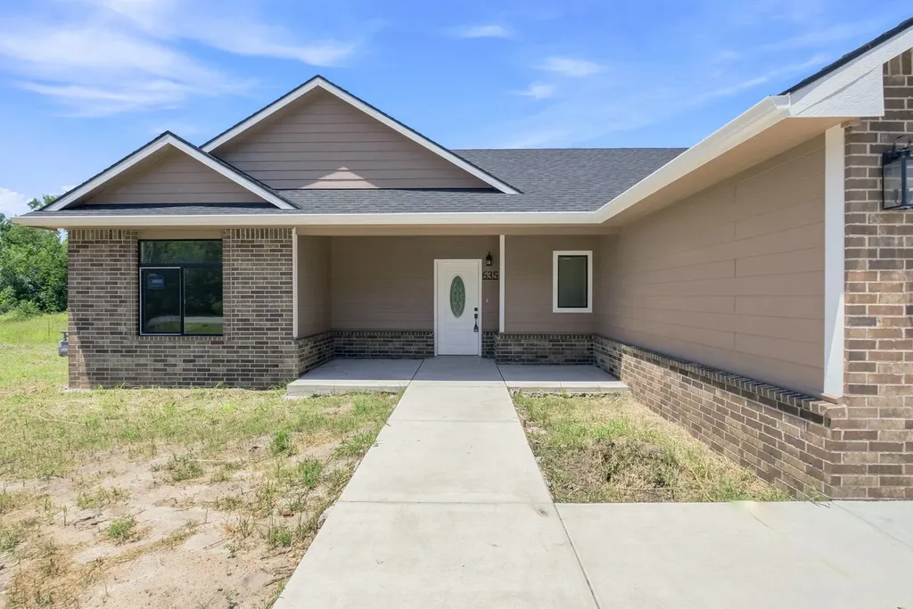 635 S Arbor Valley Way Valley Center KS 67147