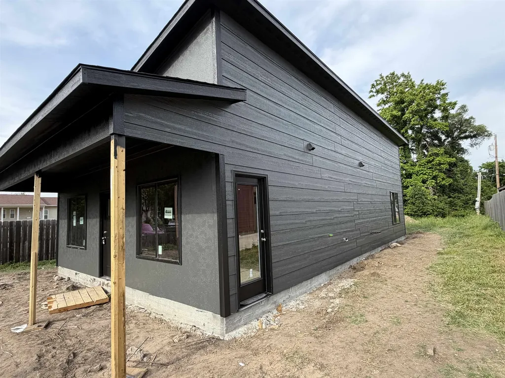 1036 N Cleveland Wichita KS 67214