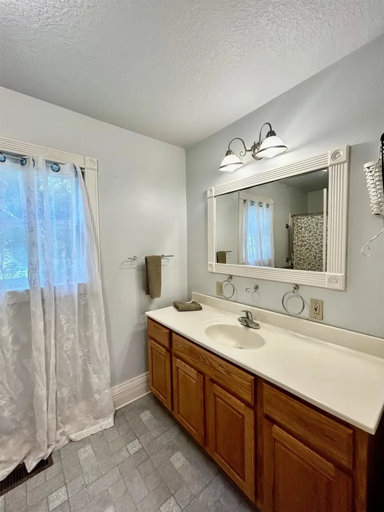 1408 N Meridian Peck KS 67120