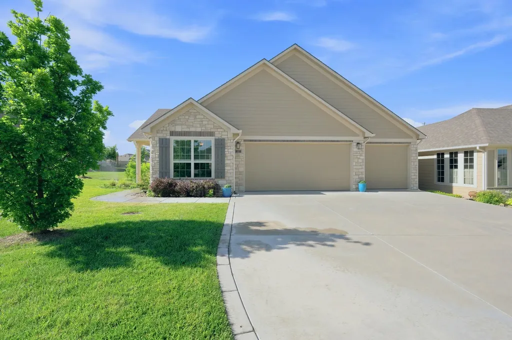 937 E Clearlake Derby KS 67037
