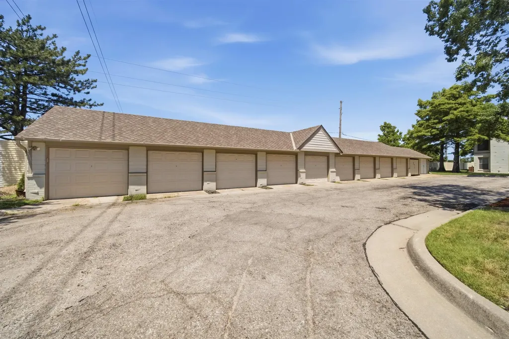 8018 E Woodspring Way Wichita KS 67226