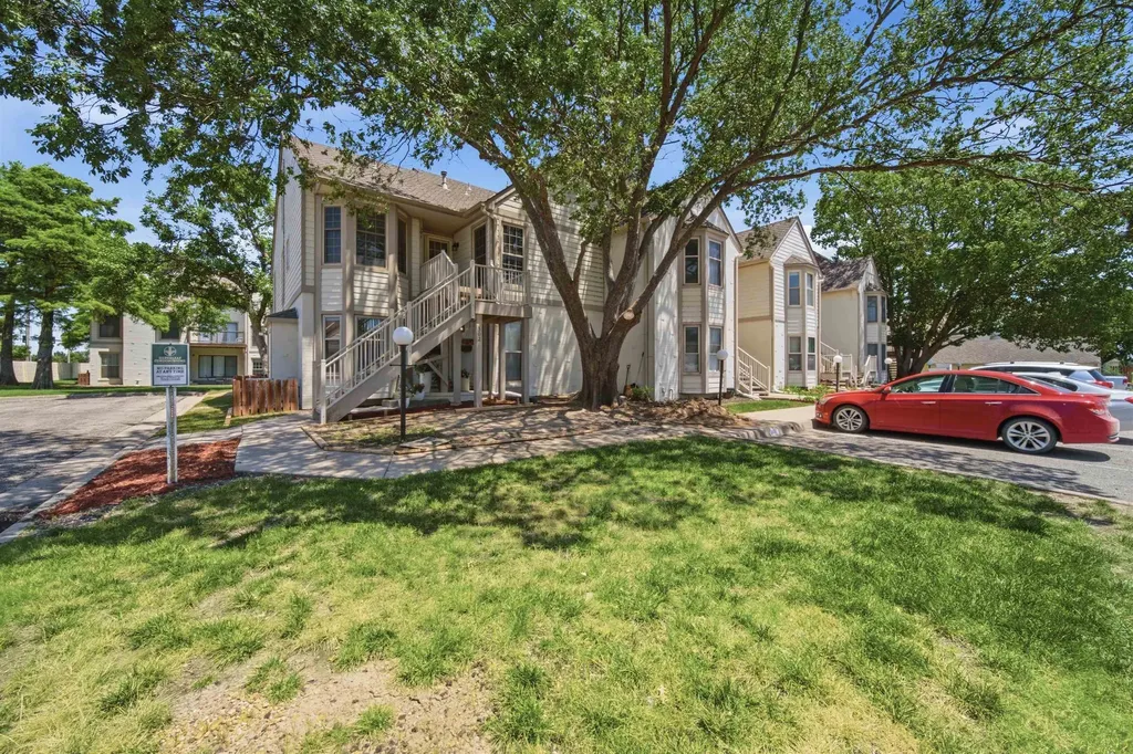 8018 E Woodspring Way Wichita KS 67226